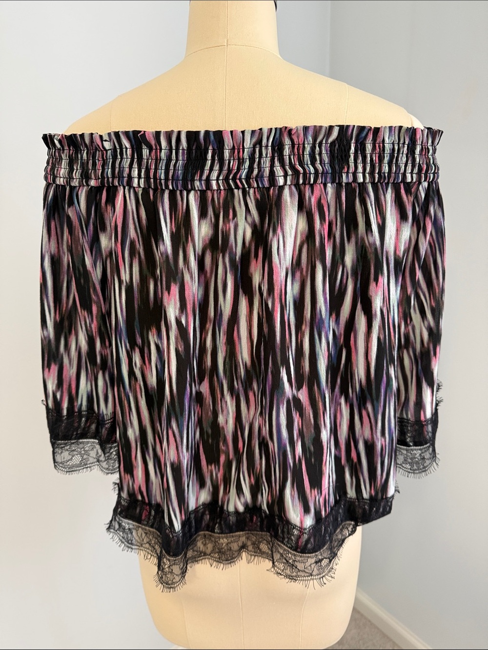Jennifer Lopez Black Multicolor Off-Shoulder Blouse with Lace Trim SZ Medium - Picture 2 of 16